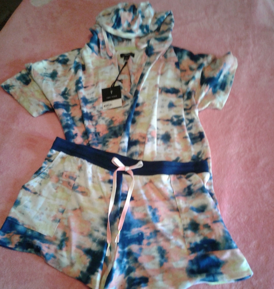 🌺 NWT Simply Vera Wang Pajama Set